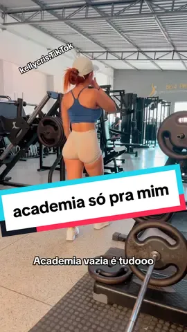 Acostumada a pegar academia lotada a noite… de manhã é super tranquilo  IG:oficial.kellycris #fakesituation #fakebody #academia #Fitness 