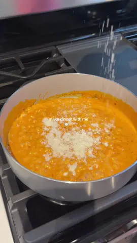 One of my favorite dinners   #makedinnerwithme #DinnerIdeas #pastarecipe #pastaallavodka #gigihadidpasta #easydinnerideas #fyp #viral 