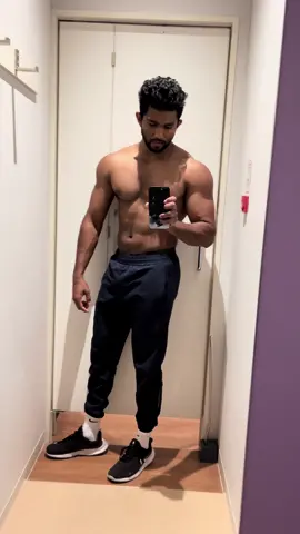 #CapCut #bodytransformation #nopainnogain #筋トレ #gym #slfitness #fitnessmodel #モデルになりたい #