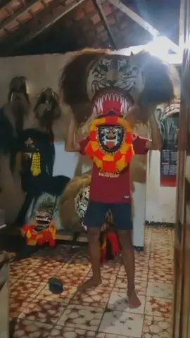 idamanmu lagi ngreog🤣@Saaa⚡  #reogponorogo #fyp #fypシ゚viral #soundviral #trendingvideo #trendingsong #viraltiktok #memestiktok #videolucu #gembongkencanatodanan #todanan_blora #blorahits #jowostory #ngakak #viral 