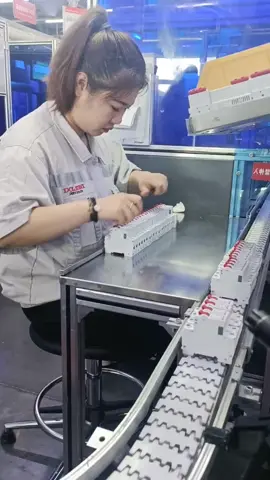 Skilled at work 💫 #factory #madeinchina 