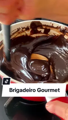 Receita de brigadeiro gourmet para recheio.  #recheiobrigadeiro #recheiobrigadeirogurmet #recheiobrigadeirocremoso #recheiobrigadeirogourmet #receitabrigadeiro #receitabrigadeirogourmet #brigadeiropararecheio #confeitaria #confeitando #fy 