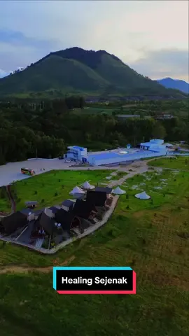 Liburan kali ini berkunjung ke Morent’z Pool & Cafe di Tigaraja, Silimakuta, Sumatera Utara. Masyarakat Medan sekitarnya yang mau healing bisa kunjungi IG: morentzpoolcafe caooo! #drone #dji #fyp #fypシ #medantiktok #medanhits #medantalk 
