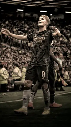 ada yg tau operan Odegaard mirip operan siapa?          #odegaard #martinodegaard #arsenal #epl #norway #fyp #football #xyzbca #23fauzan 