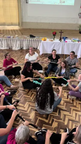 A cobra não tem pé🐍 #musicalizacao #profedemusica #brincadeira #fyp #musicalizacaoinfantil #atividademusical #explore #folclore #acobranaotempe #elastico #brincadeiramusical