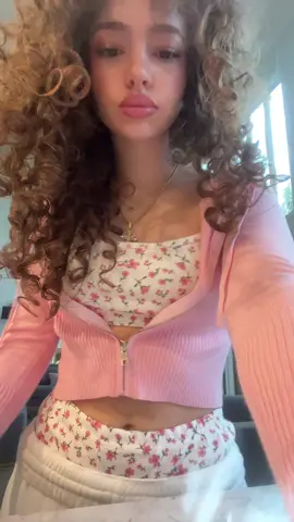 Fit is @emmiolofficial use my code “demi20” 🌸🌸🌷🌺💐