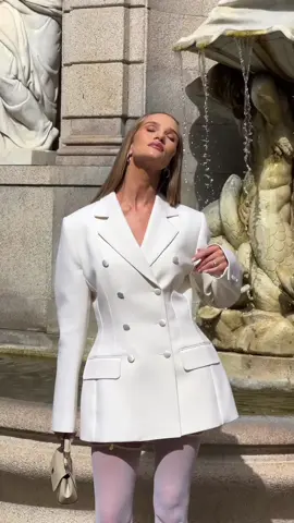 Dolce Girl ❤️ #dolcegabbana #milanfashionweek #mfw 