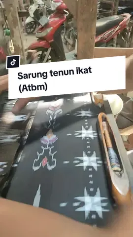 #kearifanlokal #sarung #tenun #ikat #tradisional #asli #manual 