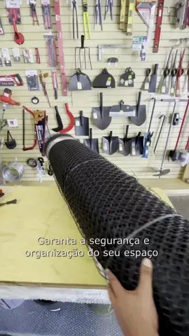 Garanta a segurança e organização do seu espaço com a Tela Plástica. Este produto, versátil e resistente, é ideal para proteger jardins, delimitar terrenos, criar viveiros e estabelecer cercas em geral. Fabricada com material reforçado, a Tela Plástica proporciona durabilidade e resistência, apta a enfrentar diferentes condições climáticas. Com sua altura ideal, ela oferece uma cobertura adequada para manter suas plantas e cultivos protegidos. Além das aplicações mais comuns, essa tela é amplamente utilizada em viveiros, graças ao seu design hexagonal que garante uma ventilação adequada. Disponível na cor preta, confere um visual elegante e discreto ao ambiente, combinando facilmente com diferentes estilos de jardins e cercas, sua instalação é prática e fácil. Visite nosso site para mais informações, sobre preços e condições especiais de pagamento, realize a sua compra agora mesmo.  . . . . . . . . . .. . . . . . . . . . . #TelaPlástica #SegurançaNoJardim #OrganizaçãoNoEspaço #ProteçãoParaPlantas #CercasDeQualidade #MaterialReforçado #DurabilidadeEResistência #CondiçõesClimáticas #DesignHexagonal #VentilaçãoAdequada #EstiloElegante #InstalaçãoFácil #ProtejaSeuTerreno #ViveirosDeQualidade #OfertasEspeciais #JardinsProtegidos #CoberturaIdeal #DelimiteComEstilo #TelaDiscreta #CompreAgora #Soaquiferramentas 