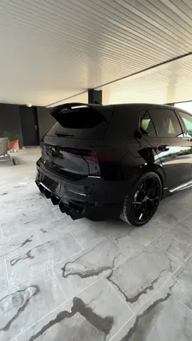 This is loud in coldstart 🫠🐲 #car #sound #exhaust #coldstart #vw #golf8r #fullblack 