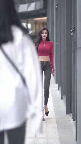 Skinny walk😘 #skinny #xjiemomo #mnmnooxx00 #jiafei #potaxies #flopera #floptok #jiafeiproducts 