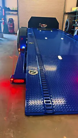 💙💙💙🥶🥶🥶❄️❄️❄️ #maxxd #maxxdtrailers #krptrailers #cars #lowriders #trailer #trailersforsale #carhauler #custom #airbagsuspension 