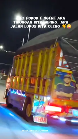 maaf baru bisa upload teman²🙏 #truckcabe #truckoleng #cantermania #truckmaniaindonesia #romansasopirtruck #sodrekersindonesia #galerytruck_indonesia #fyp 