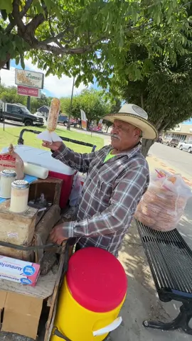 Meet the Elote Man. A north side food celebrity.  #fyp #elote #eloteman #Foodie 
