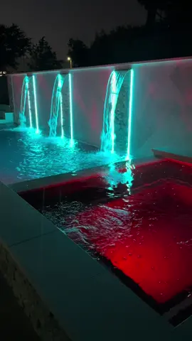 Shhhhhh! Just listen! #pools #ledlights #poollights #customlighting #custompools #luxurypools #fy 