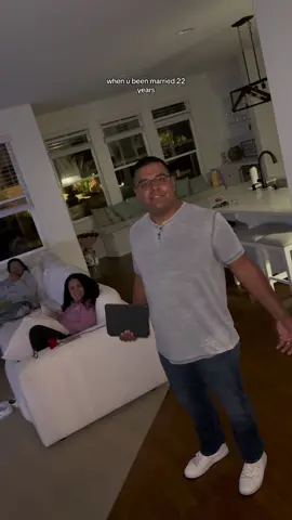 wait for it 🤦🏽‍♀️😂 almost a fail but he ended up convincing her hehe #theaguilars #dad #Vlog 