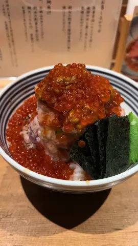 日本橋にあるコスパ最高の海鮮丼が食べれるお店！まずはそのまま、〆には鯛出汁を加えてお茶漬け風にどうぞ！ ｢つじ半｣ 📍東京都新宿区神楽坂3-2 山ノ内ビル 1F （YAMANOUCHI Bldg. 1F, 3-2 Kagurazaka, Shinjuku-ku, Tokyo） #japanesefood #japanfood #japan #tiktokfood #東京グルメ