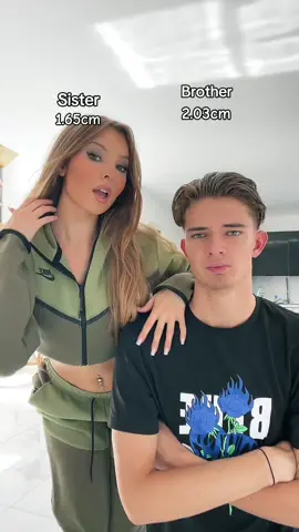 Quand il se relève il est géant😭 regardez mon père derrière > Insta : nina.rz__ 🫶🏽 #foryou #foryoupage #trend #fyp #brother #sister #pourtoi #dancing 