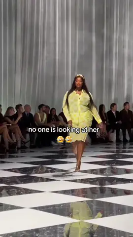 #preciouslee for versace #model #Runway 