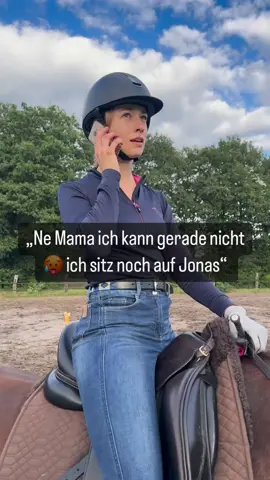 Nach einer wahren Geschichte 😂😂😂 .  . . .  . . . . . . . . . . . . . . #pferdenamen #pferdepost_123 #pferdepost #horse #horses #horsesofinstagram #pferd #pferde #pferdeliebe #pferdemädchen #pferdeschönheiten #doppelfuchs_ #springreiten #reiter #reiterin #horselove #horselover #pferdefotografie #dressurreiten #dressur #springreiten #equestrian #lustigesvideo #dressage #dressagehorse #hannoveraner #dunkelfuchs #pferdundfreund #pferdundbeziehung #pferdefreunde_post123 #turnierpferd