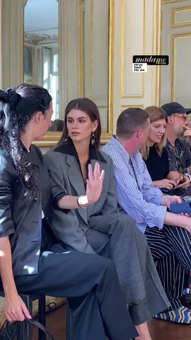 #kaiagerber au premier rang du défilé #therow 💫 #TikTokFashion #firstraw #pfw #fashionweek 