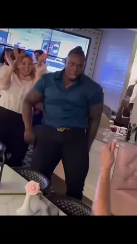 What is yall feeding him?!? He too damn big!!!!!! (Chris tucker voice) #groovingorilla #bigmandancing #whyisheonmytimeline #vonntheartist #why #biggroove #wegotrhythm