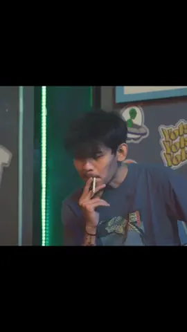 gue tuh kesepian :) #sepi 