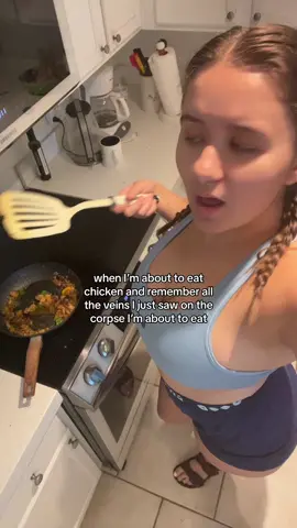 Dont fet me wrong love meat but like seeing it bwfore its cooked 🥴