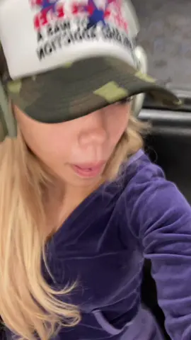 in the airport!!! feeling sexy!!! 