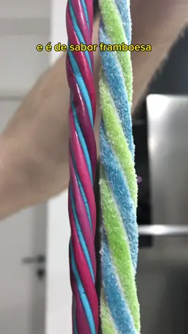 E essa novidade Fini?! Eu não tava dando nada por eles, me surpreendi!  📍 @Fini Brasil (loja online) 💵 R$ 2,03 (cada) ⚖️ 27 g (cada) #fini #tubes #tube #baladegelatina #novidades #lançamento #desenrolaeestika #desenrola #estica #baladegoma #framboesa #framboesaazedinha #tuttifrutti #crianças #diadascrianças #doce #divertido #pintaalingua #interativo #bala