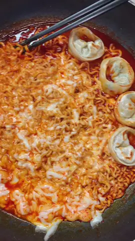 First time trying the Buldak Kimchi Ramen and new rice cakes #buldakramen #buldak #asian #asianfood #fypシ゚viral #fypシ #viralvideo #viral #kimchiramen #cooking #cheesynoodles 
