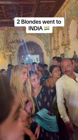 Blondes have more fun 🫡 #bangalore #india #bangaluru #mysore #mysorepalace 