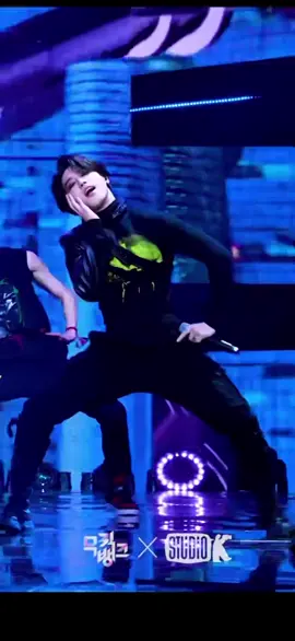 Hannnnie 👀👀 #han #hanjisung #hanstagepresence #hanstongue #dancerhan #jisung #ace #4thgenace #straykids #maniac #poppinghan #skz #stay #kpop #kpopfyp #hanships #hanswaist 