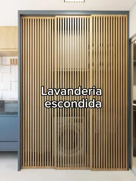 Uma solução simples para esconder a lavanderia de apartamentos, assim como esse. A porta de correr com 03 folhas é vazada, criando um painel charmoso para a varanda, onde tudo fica integrado.  Assim dá para receber os amigos e familiares sem se preocupar com as roupas sujas!  #lavanderia #lavanderiaescondida #lavanderiapequena #lavanderiaplanejada #projetoonline #projetodeinteriores #arquitetosp #arquitetozonasul #arquitetoibirapuera #arquitetozonaleste #laundry #laundryroom 