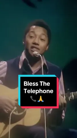 “It’s nice to hear your voice again, I’ve waited all day long even wrote a song for you.” 🫶💓 We’re back with another one from Labi Siffre 😌 can you guess which singer covered ‘Bless The Telephone’? (hint: her milkshake brings all the boys to the yard 👀)  #samplesource #kelis #musicdiscovery #musicsample#musicproducer #kanyewest #newmusic #officialmusicvideo 
