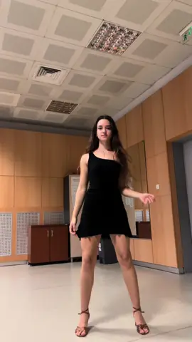 @Marilyn Flores ‘s song new song “Aqui” is out! 🥳 #latinpopmusic #latindancer #ballroompractice #ballroomsamba #collab 