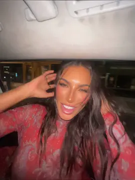 My social anxiety wouldnt allow me to do this on the tube sooo taxi it is 🙃 s/o camera man @Jack Joseph