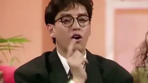 Đàm Vịnh Lân hát 