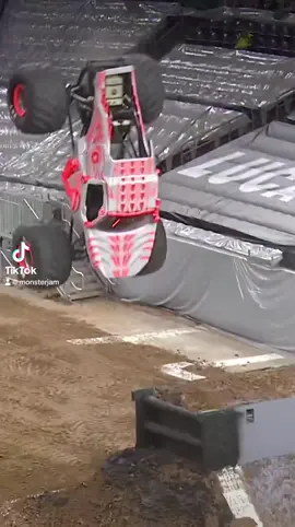 BIG backflip!!! 😱 #monsterjam #monstertruck #thunderroarus #backflip #motorsports #fyp