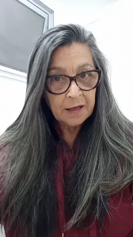 Tchau cabelos lisos!  depois dis 70 decidi deixar meus cabelos longos e grisalhos 🥰 #cabeloslongos #cabelo #cabelosgrisalho #mulherde70  #mulhermadura #maturidade #pravoce #foryou 