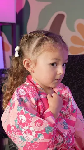 Saylor and I try some Japanese candy 🍬