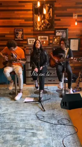 En mí, no en ti - Vázquez Sounds #letras #lyrics #balada #musicaromantica #rolitasparadedicar #foryou #parati #vazquezsounds 