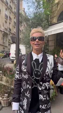 💣ICÓNICO ENCUENTRO DE PAZ CORNU CON ISABEL GOULART💣  @Izabel_goulart 🔥 #paris #fypシ #fyp #isabelgoulart #victoriassecret #models #modelsparis #moda #diseñadora