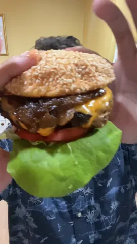 Making burger patties wothout patty presser. #burger #bbq #foodhack #TryMyChow