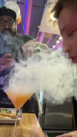 Way too good at this 😳 #matthewscriv #foryoupage #foodreview  