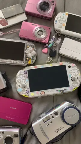 me and sony tech 🤝🤝🤝#psp #moddedpsp #digitalcamera #sonycybershot #consoles #moddedpsvita #psvita #digicam 