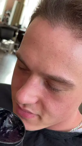 „Mein bre kennst du Crispy?“ #barber #friseur #skinfade #midfade #mittelscheitel #sleekhair #fade #brownhair #texture #outlines #trimm #unterhaltung #viral #fypシ 