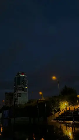 okşa yine saçlarımı, dizinde uyut.. #morsalkımlısokak #fatihkısaparmak #kesfet #keşfet #sarki #şarkı #fyp 