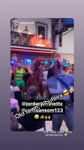 Old town, Albuferia is one of the greatest places on earth 😂 @Nuno Ess - Im the horse 😂🍻 #foryou #fyp #albuferia #oldtown 