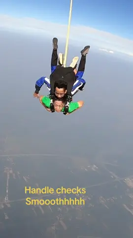 Freefall dgn passenger perlu commit and focus 100%. Dont forget to check the handles before its too late. Make sure its there guys. #skydive #skydiving #skydivemalaysia #skydivingmalaysia #tandemskydive #tandemskydivemalaysia#payungterjun #terjunpayung #hawkskydive #gopro #fyp #fypシ #parachutingmalaysia #malaysia #adventure 
